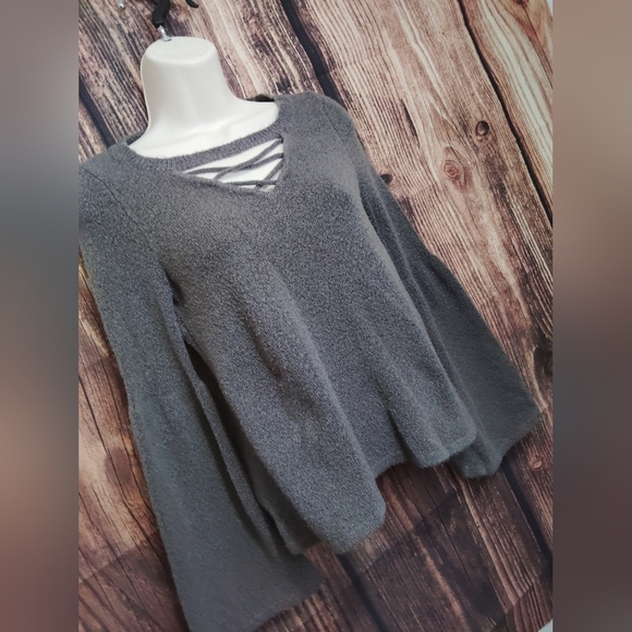 American eagle women's bell sleeve soft sweater in size Small - Picture 5 of 6